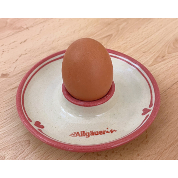 weisser Eierbecher aus Keramik mit Aufschrift Allgäuerin